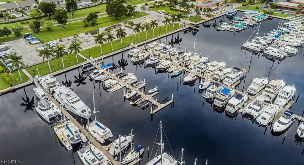 525 Newport Drive Naples FL 34114