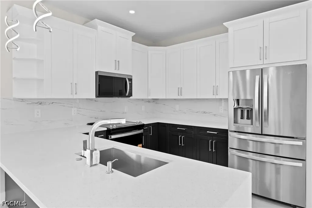 923 NE 17th Terrace Cape Coral FL 33909