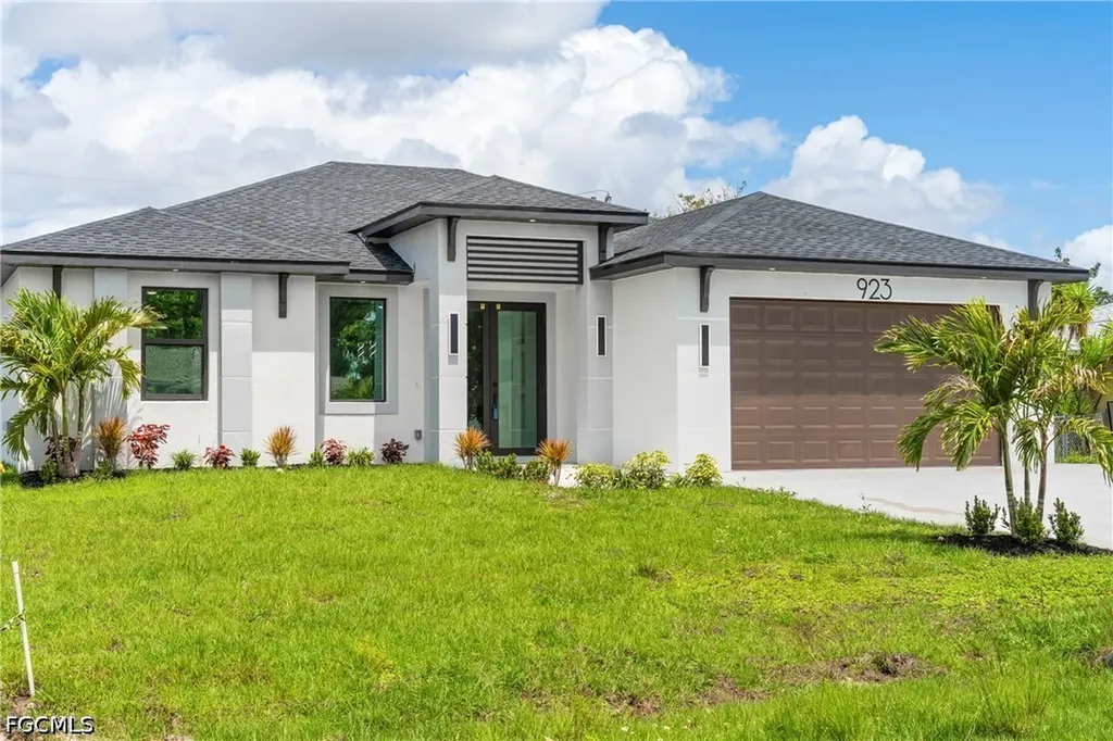923 NE 17th Terrace Cape Coral FL 33909
