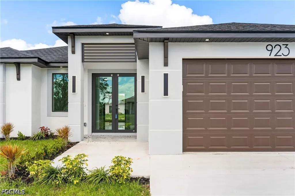 923 NE 17th Terrace Cape Coral FL 33909