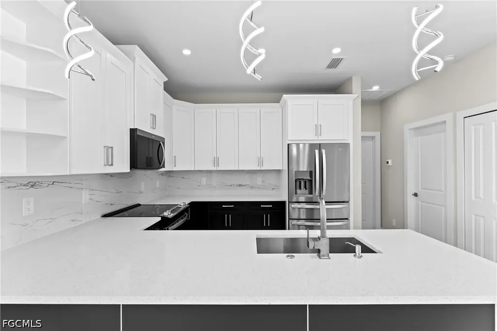 923 NE 17th Terrace Cape Coral FL 33909