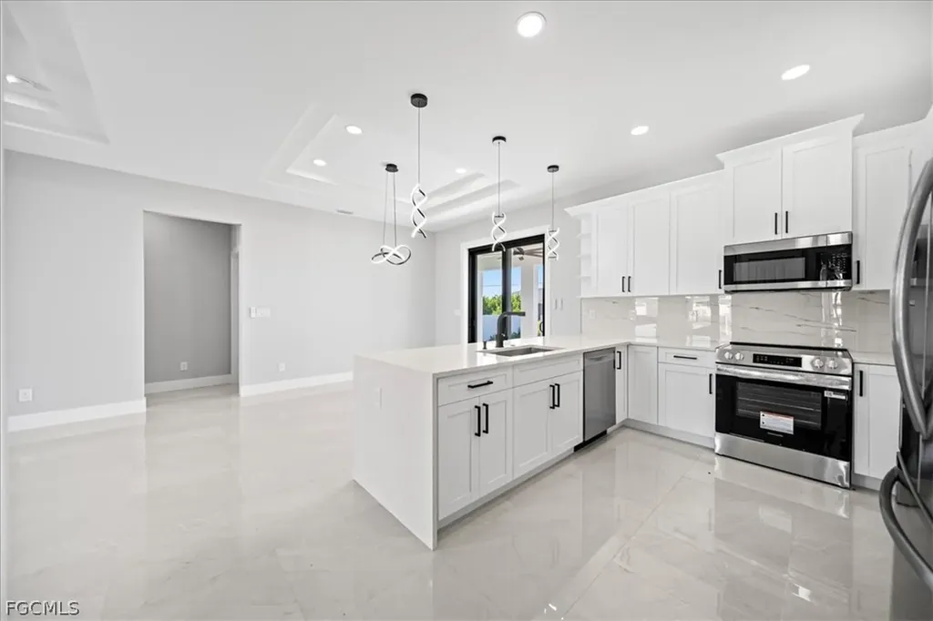 822 NE 19th Street Cape Coral FL 33909