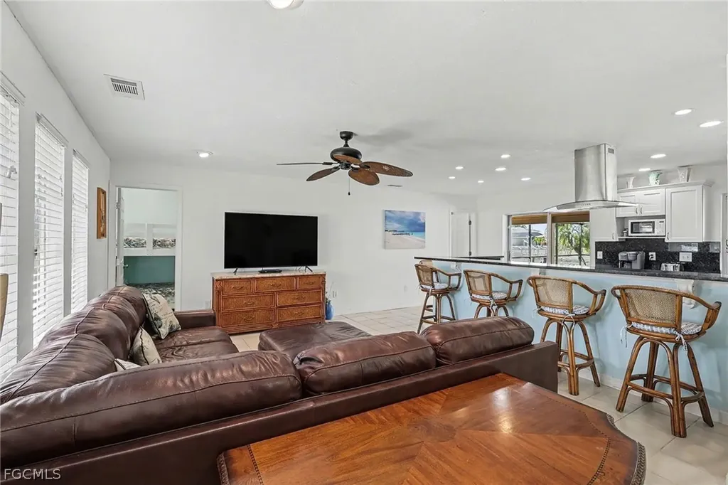 3104 SE 6th Avenue Cape Coral FL 33904