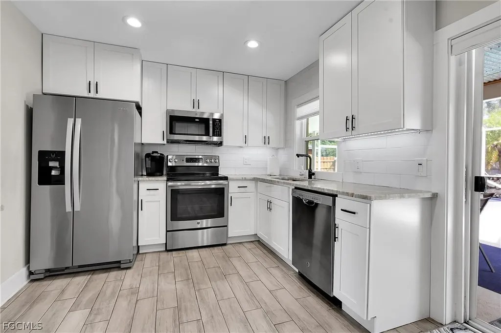 4013 SW 2nd Place Cape Coral FL 33914