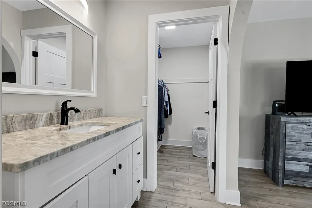 4013 SW 2nd Place Cape Coral FL 33914