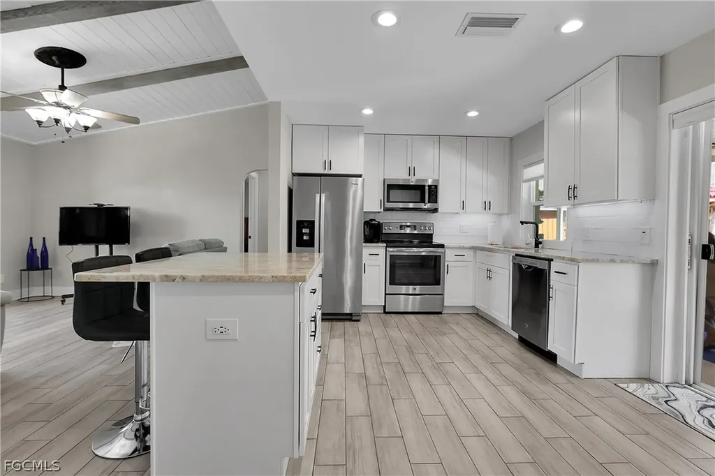 4013 SW 2nd Place Cape Coral FL 33914