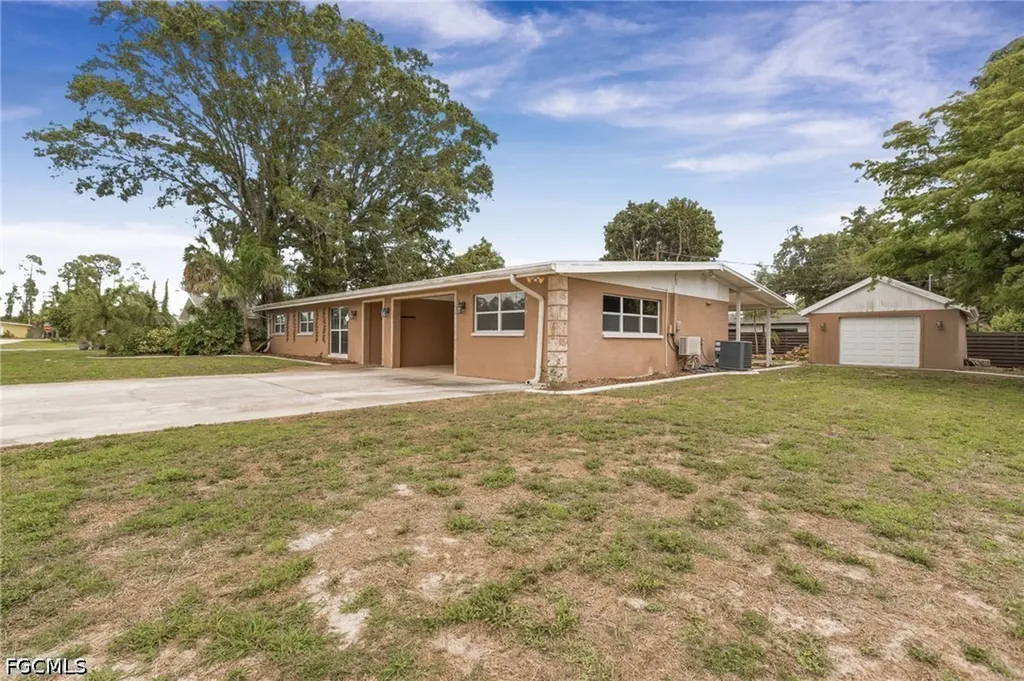 2436 Ephraim Avenue Fort Myers FL 33907