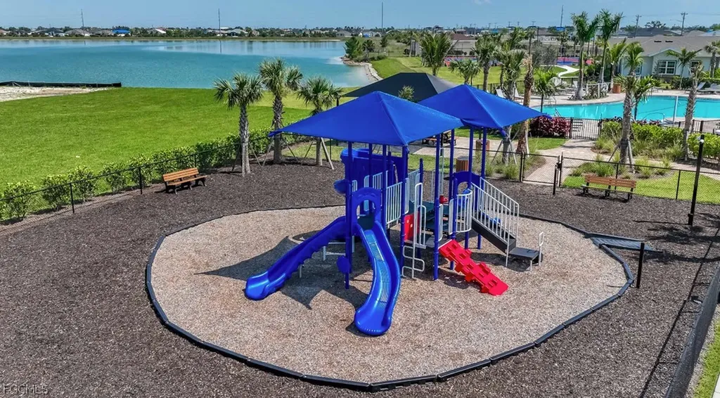 316 Spring Hill Lake Loop Cape Coral FL 33993