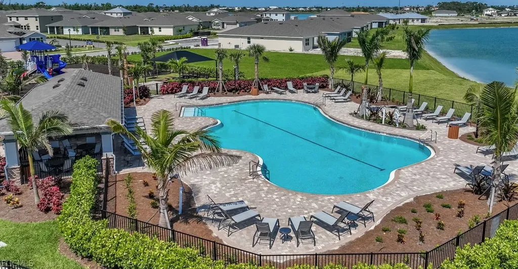 316 Spring Hill Lake Loop Cape Coral FL 33993