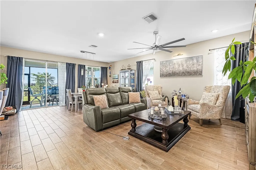 316 Spring Hill Lake Loop Cape Coral FL 33993