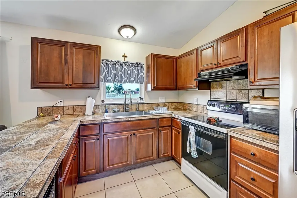 1942 NE 15th Street Cape Coral FL 33909