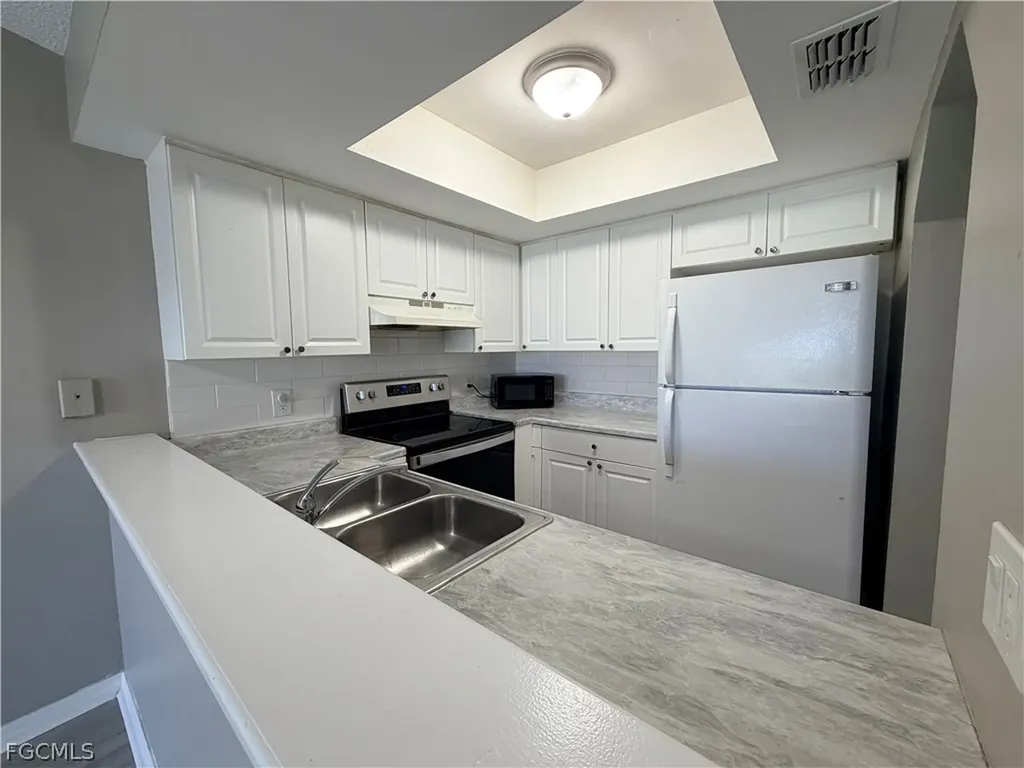 823 Gleason Parkway Cape Coral FL 33914