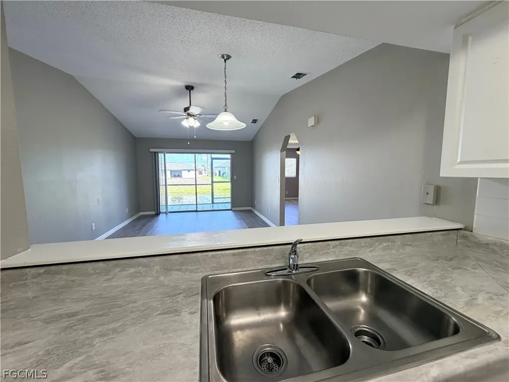 823 Gleason Parkway Cape Coral FL 33914