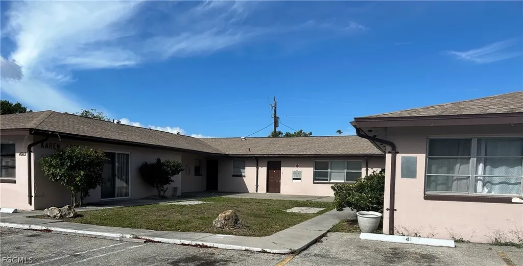 4912 York Street Cape Coral FL 33904