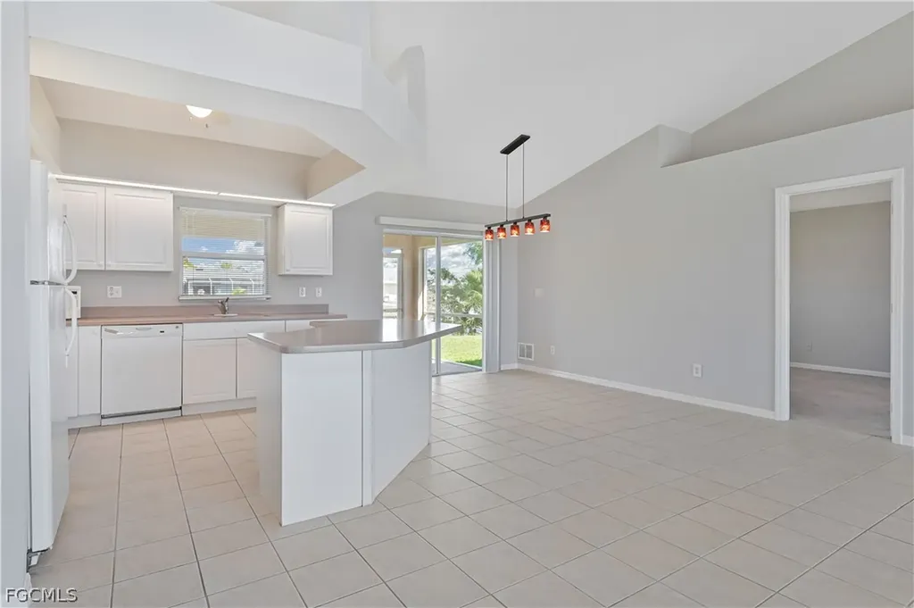 1213 SW 15th Terrace Cape Coral FL 33991