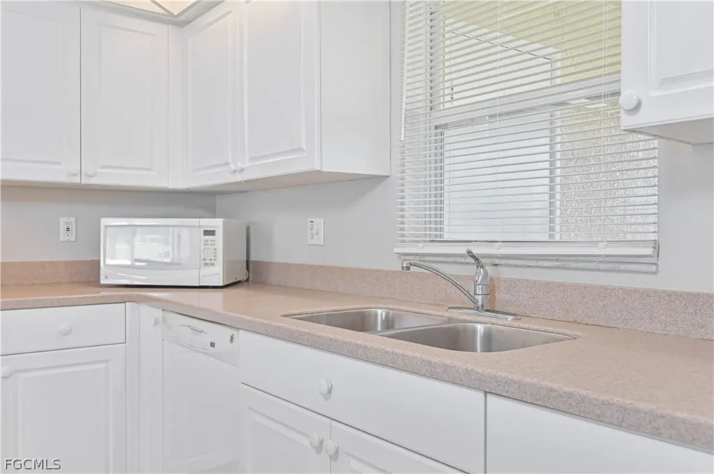 1213 SW 15th Terrace Cape Coral FL 33991