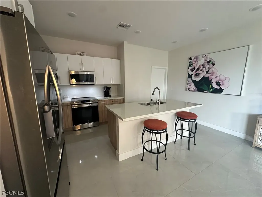 1613 N Gator Circle Cape Coral FL 33909