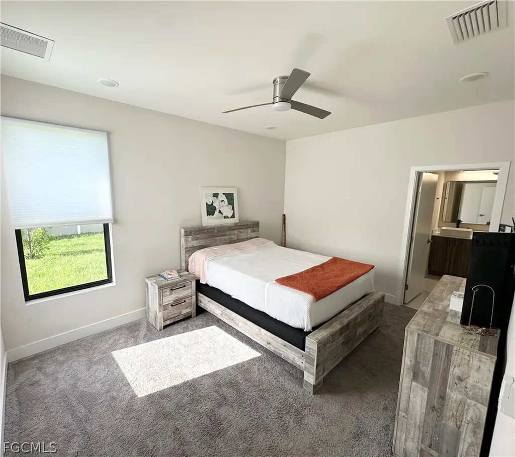 1613 N Gator Circle Cape Coral FL 33909