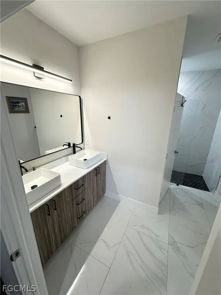 1613 N Gator Circle Cape Coral FL 33909