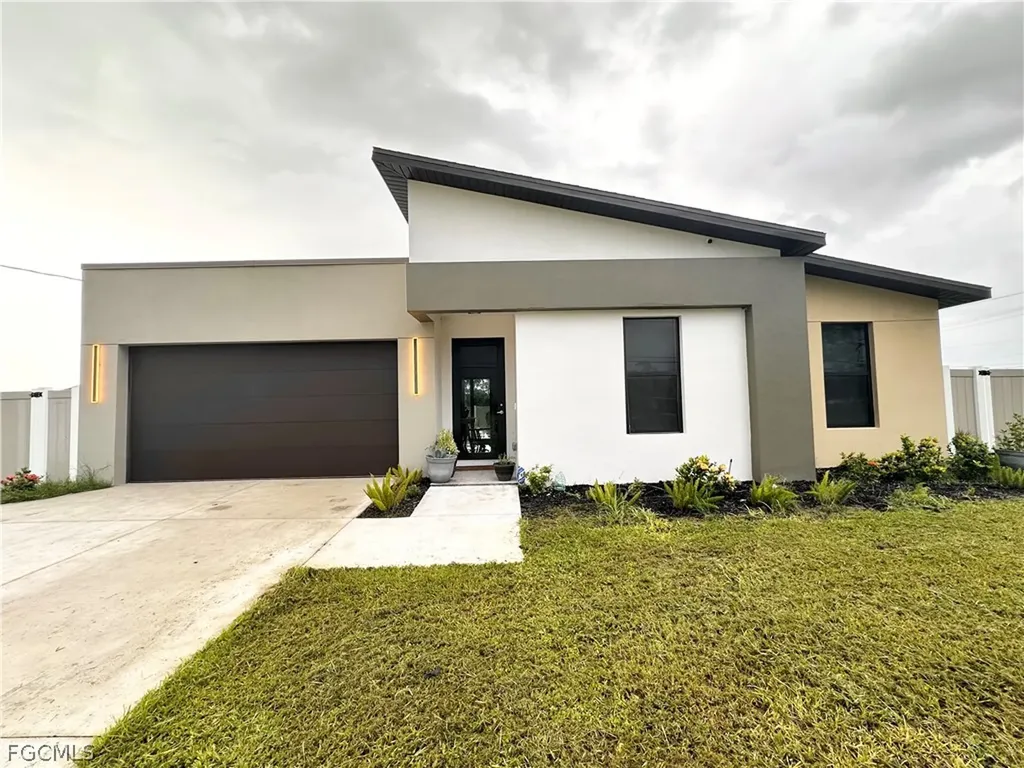 1613 N Gator Circle Cape Coral FL 33909