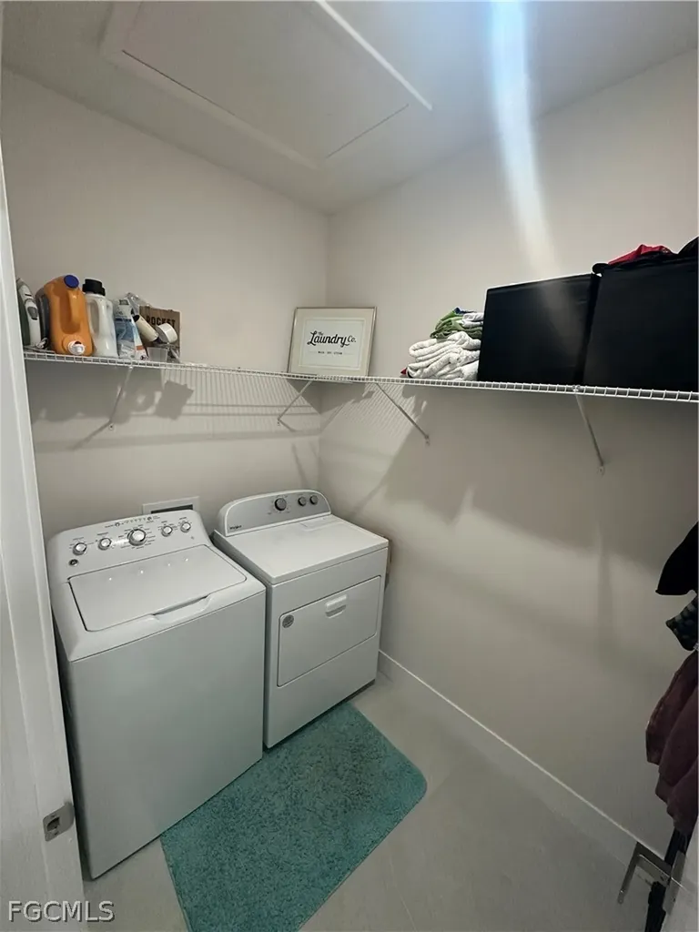 1613 N Gator Circle Cape Coral FL 33909