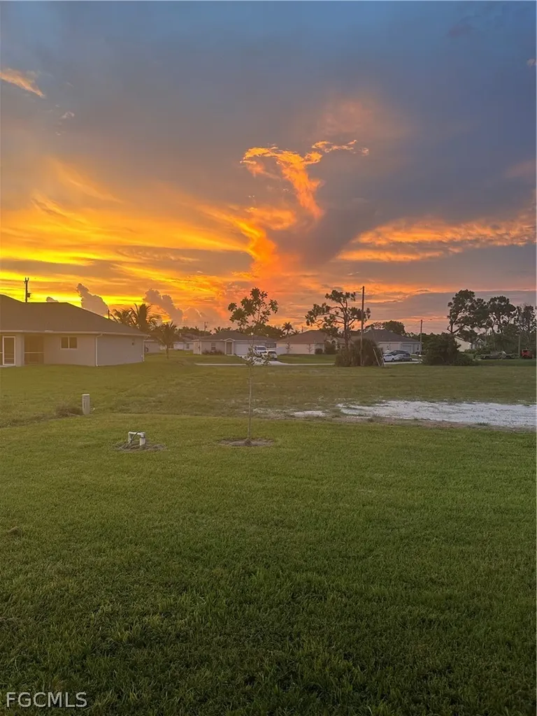 1613 N Gator Circle Cape Coral FL 33909