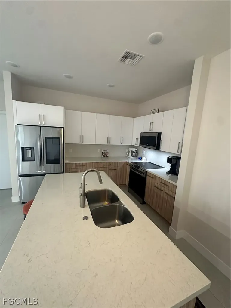1613 N Gator Circle Cape Coral FL 33909