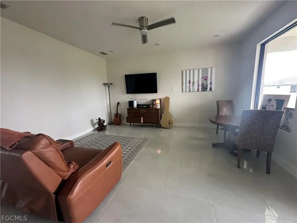 1613 N Gator Circle Cape Coral FL 33909