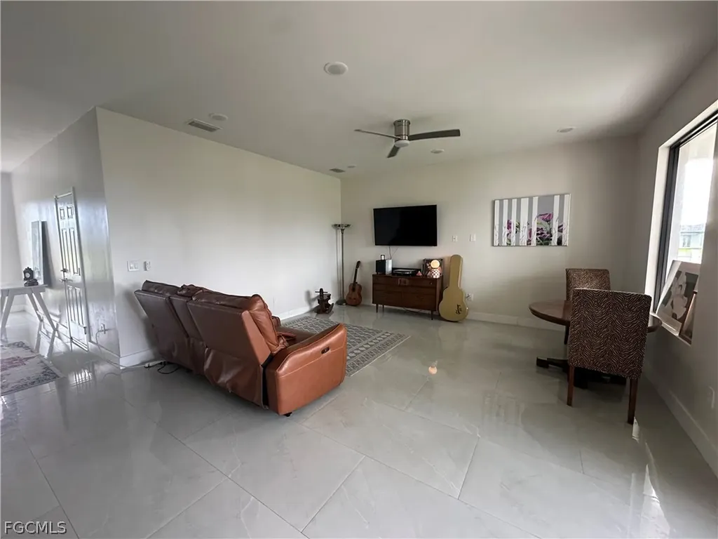 1613 N Gator Circle Cape Coral FL 33909