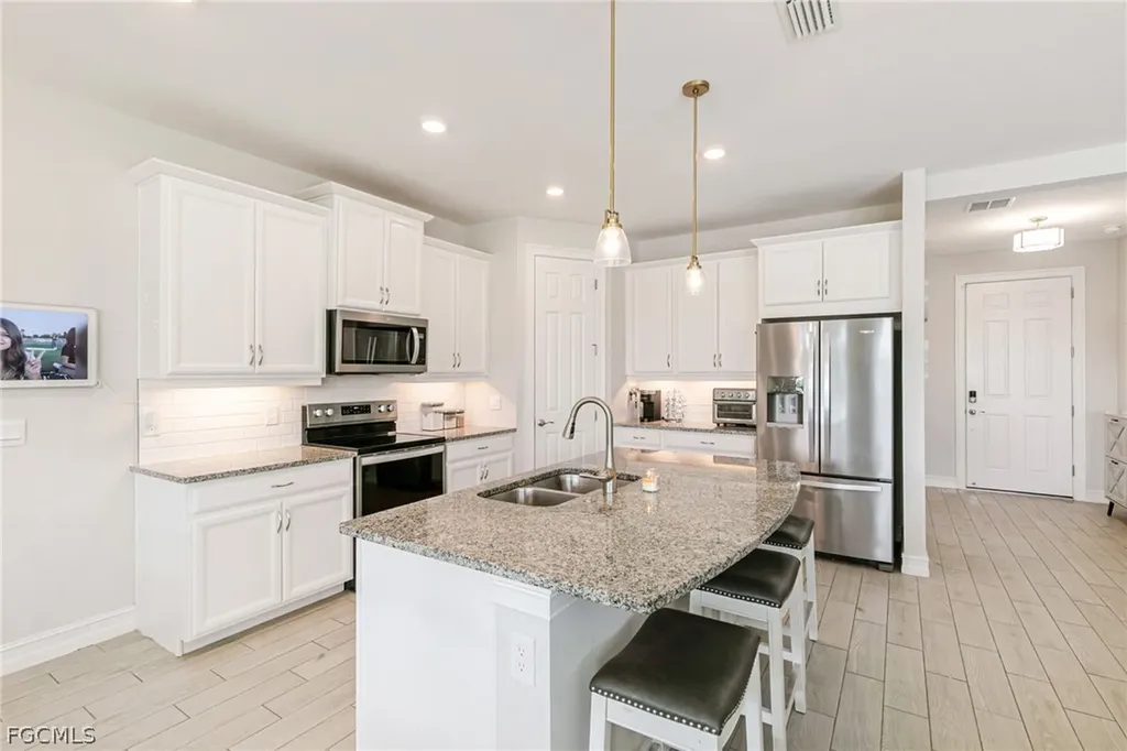 202 Spring Hill Lake Loop Cape Coral FL 33993