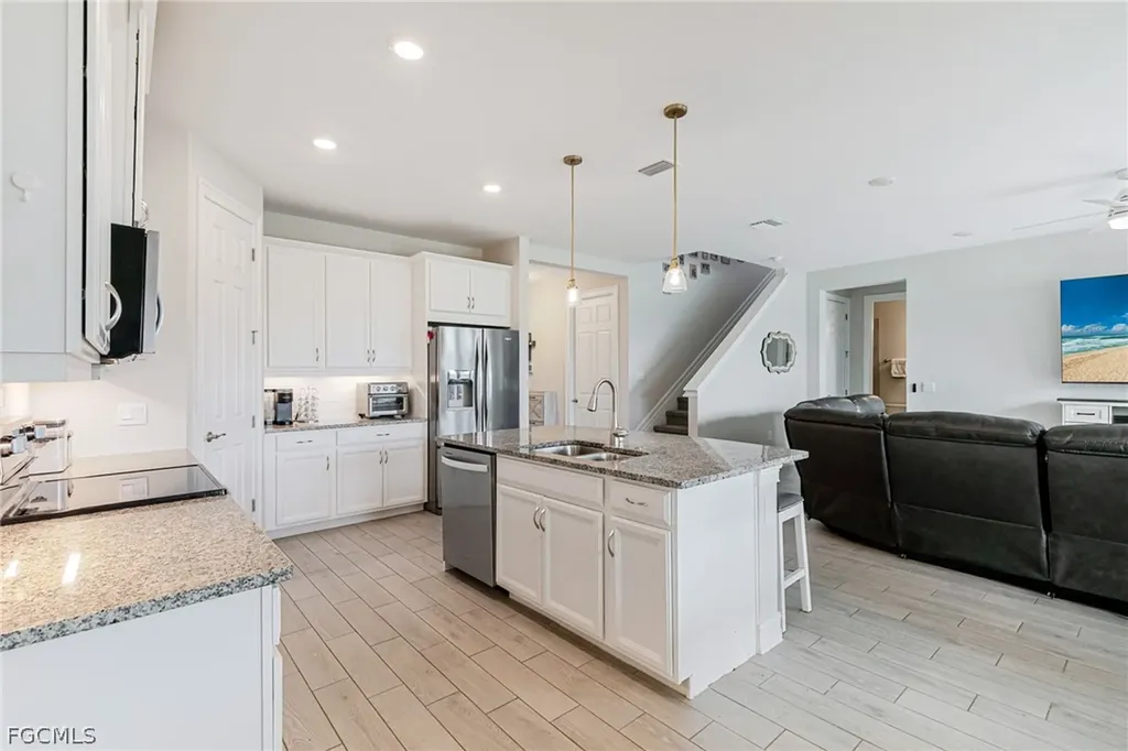 202 Spring Hill Lake Loop Cape Coral FL 33993