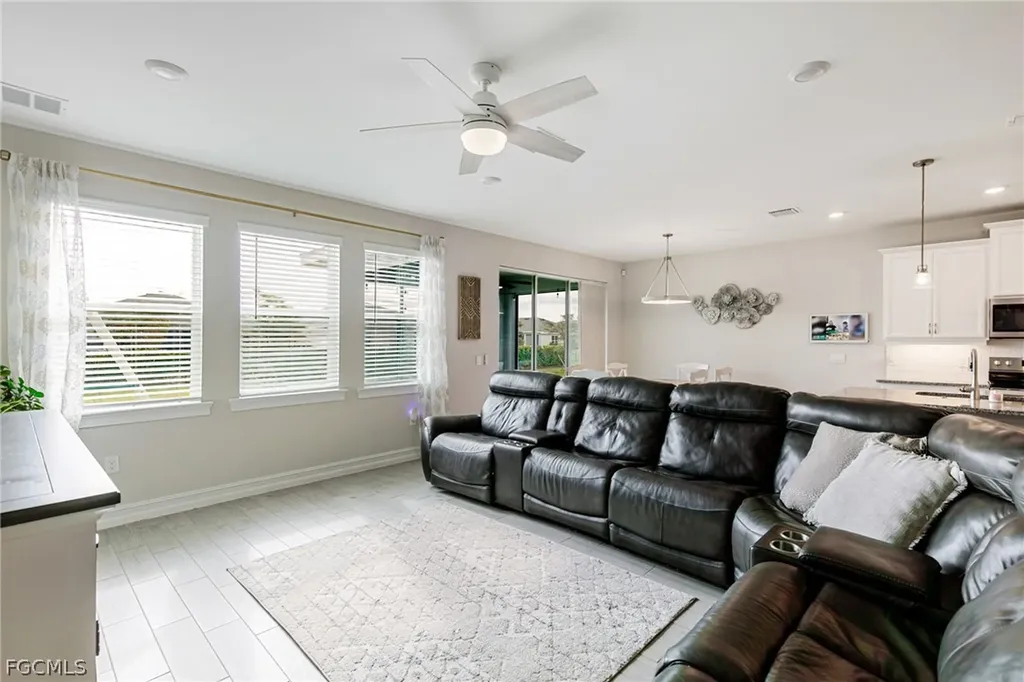 202 Spring Hill Lake Loop Cape Coral FL 33993