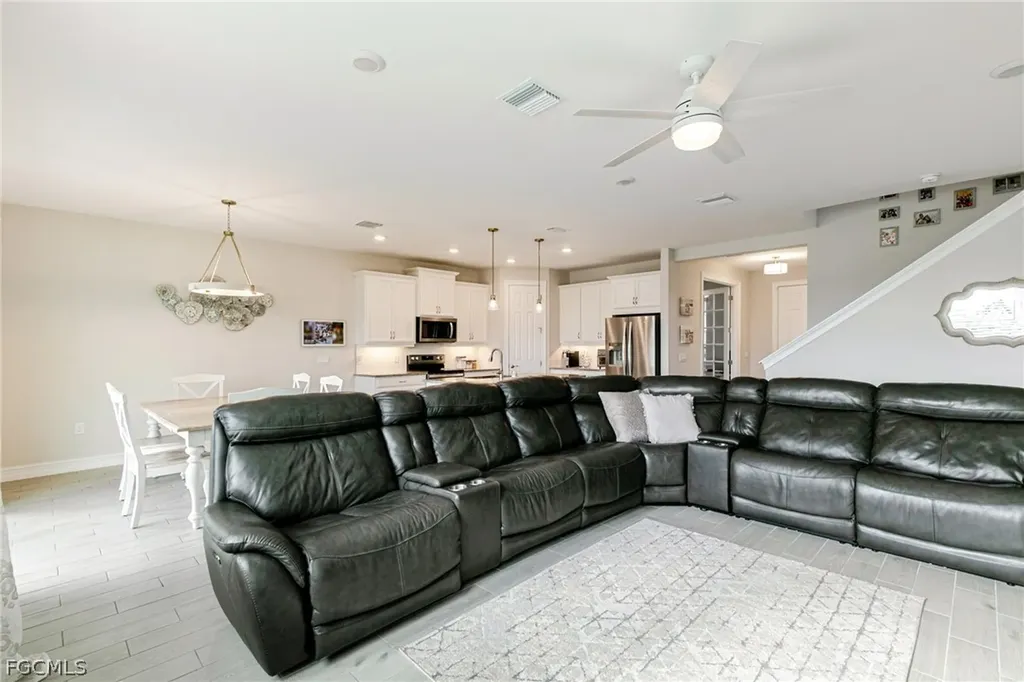 202 Spring Hill Lake Loop Cape Coral FL 33993
