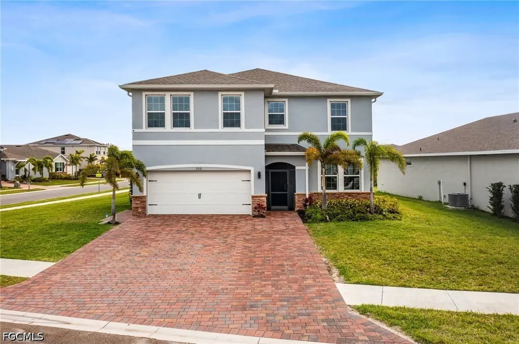 202 Spring Hill Lake Loop Cape Coral FL 33993