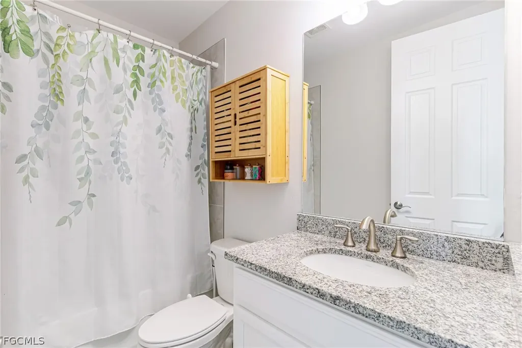 202 Spring Hill Lake Loop Cape Coral FL 33993