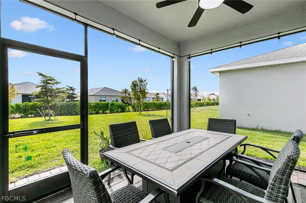202 Spring Hill Lake Loop Cape Coral FL 33993