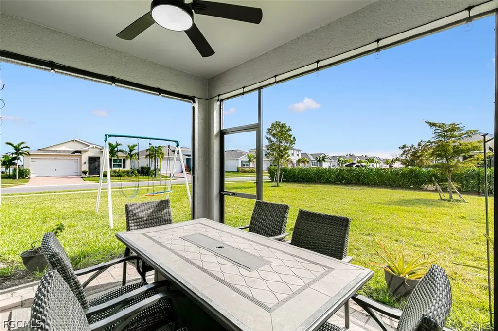 202 Spring Hill Lake Loop Cape Coral FL 33993