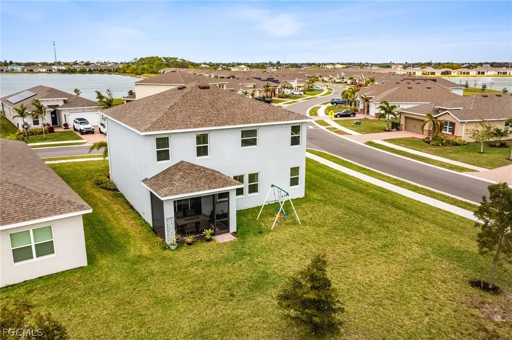 202 Spring Hill Lake Loop Cape Coral FL 33993