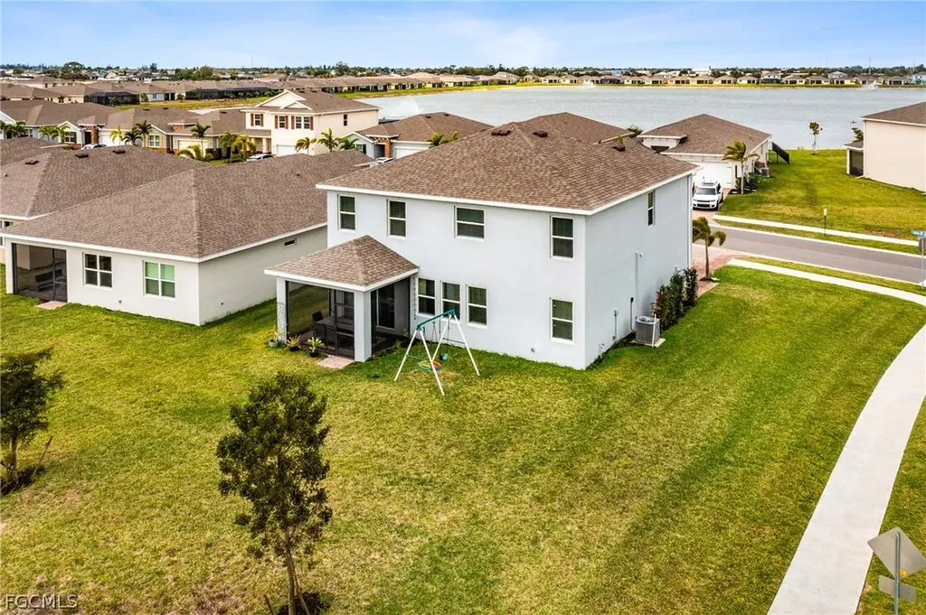 202 Spring Hill Lake Loop Cape Coral FL 33993