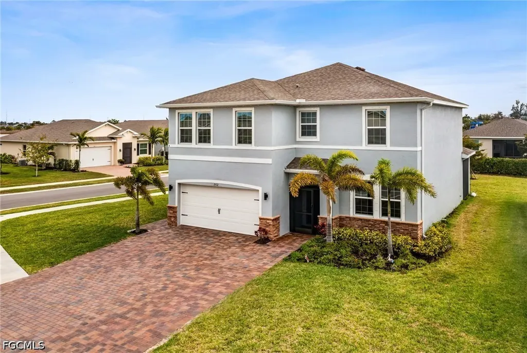 202 Spring Hill Lake Loop Cape Coral FL 33993