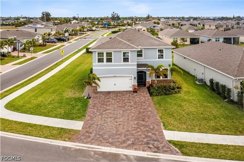 202 Spring Hill Lake Loop Cape Coral FL 33993