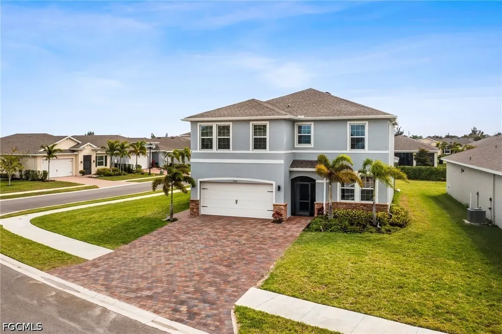 202 Spring Hill Lake Loop Cape Coral FL 33993