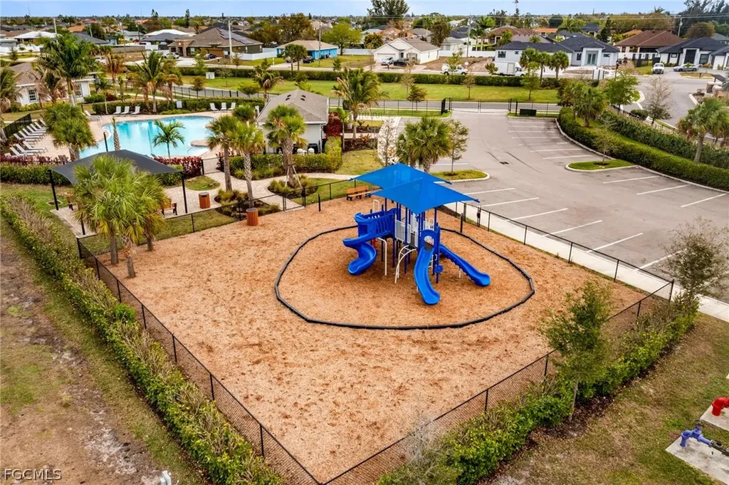202 Spring Hill Lake Loop Cape Coral FL 33993