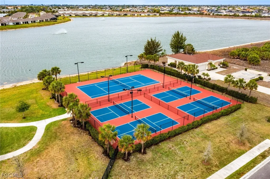 202 Spring Hill Lake Loop Cape Coral FL 33993