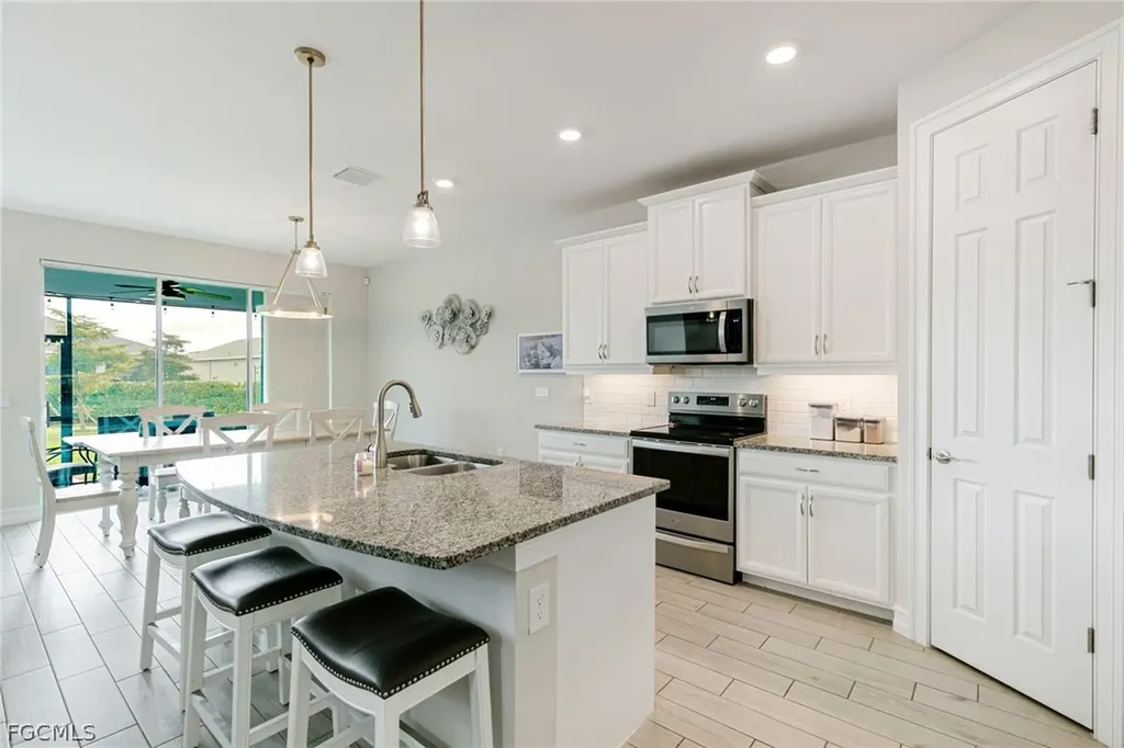 202 Spring Hill Lake Loop Cape Coral FL 33993