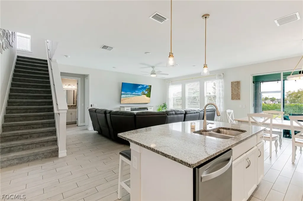 202 Spring Hill Lake Loop Cape Coral FL 33993