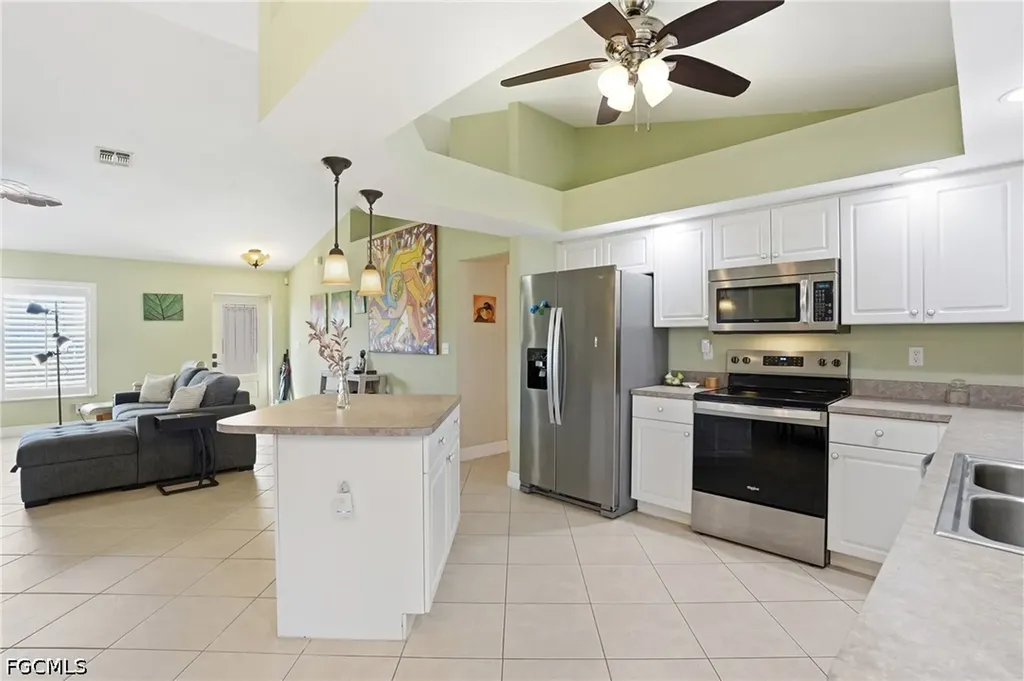 325 NW 9th Street Cape Coral FL 33993