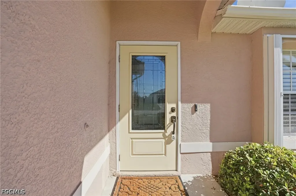 325 NW 9th Street Cape Coral FL 33993