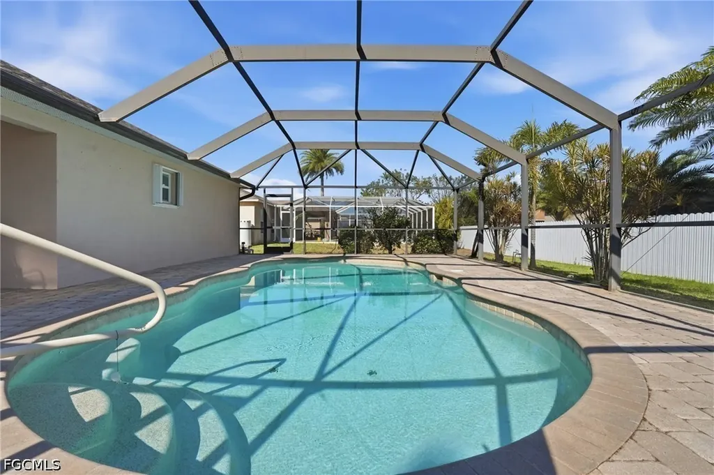 325 NW 9th Street Cape Coral FL 33993