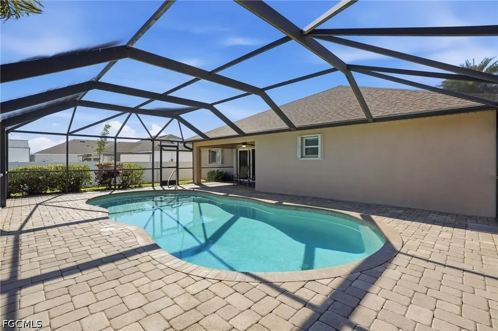 325 NW 9th Street Cape Coral FL 33993